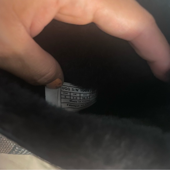 New Ugg Bailey Bow Holiday Boots - Picture 9 of 11